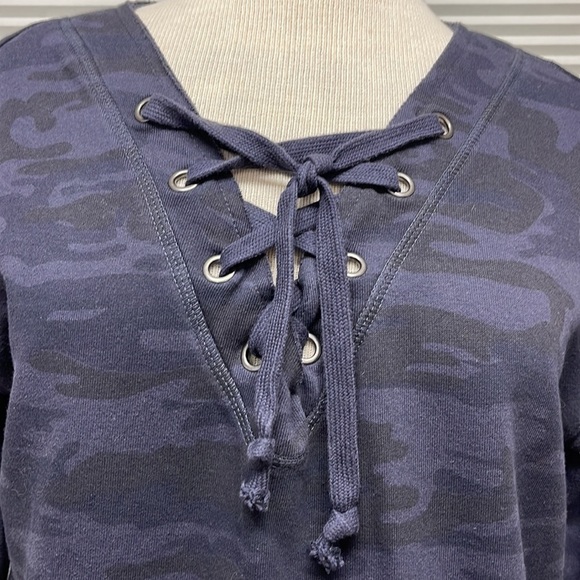 Sanctuary Navy Blue Camouflage Lace Up Sweatshirt Size Small - Picture 3 of 9